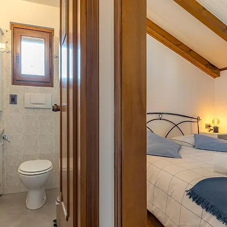 Apartment Romantic Hideaway With Private Parking