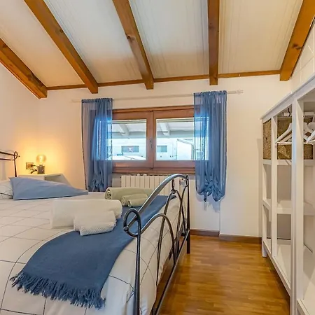 Romantic Hideaway With Private Parking And Aircon