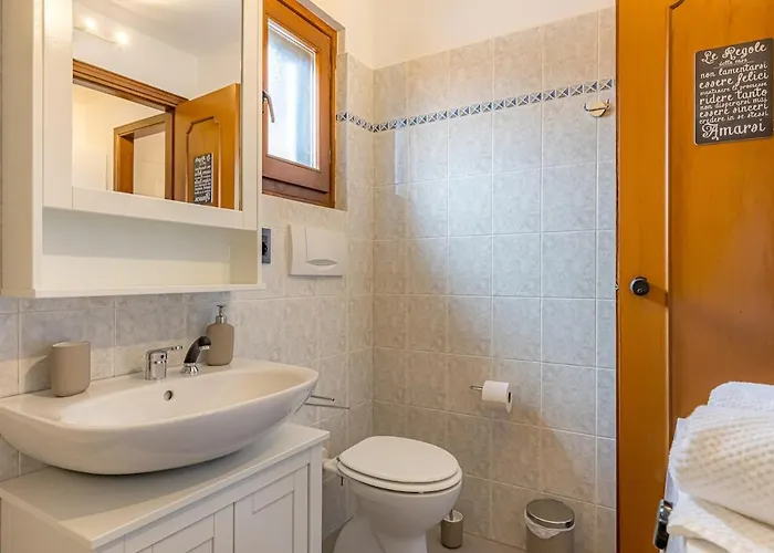 Romantic Hideaway With Private Parking アパート *