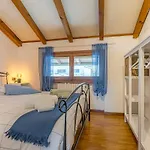 Romantic Hideaway With Private Parking And Aircon