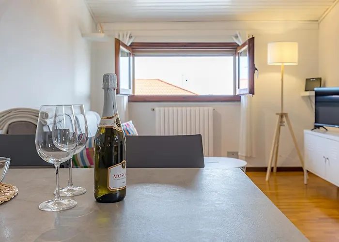 Romantic Hideaway With Private Parking דירה *