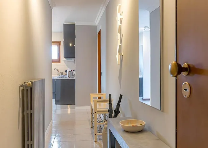 Romantic Hideaway With Private Parking דירה *