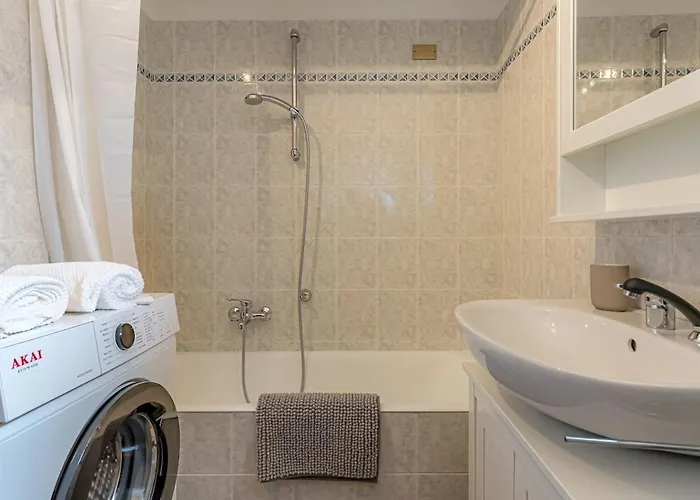 Romantic Hideaway With Private Parking And Aircon Apartamento Acquaseria